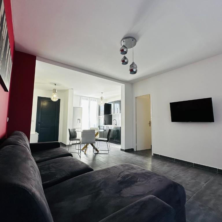 Hôtel Eden Cassis - centre-ville- piscine chauffée, jacuzzi et sauna - parking privé - Appartement - Vue sur Piscine - 4