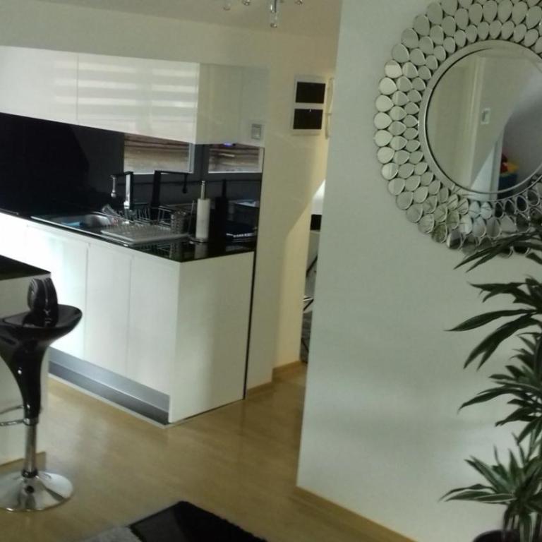 Luxury Studio Black & White - Two-Bedroom Apartment - 2