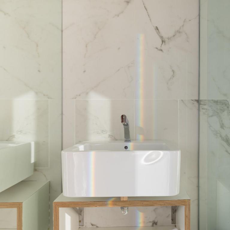 Cosmo Apartments Sants - Three-Bedroom Deluxe Apartment - 8
