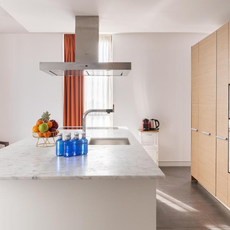 Cosmo Apartments Sants - Three-Bedroom Deluxe Apartment - 14