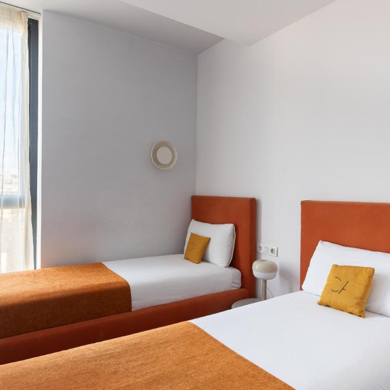 Cosmo Apartments Sants - Three-Bedroom Deluxe Apartment - 15