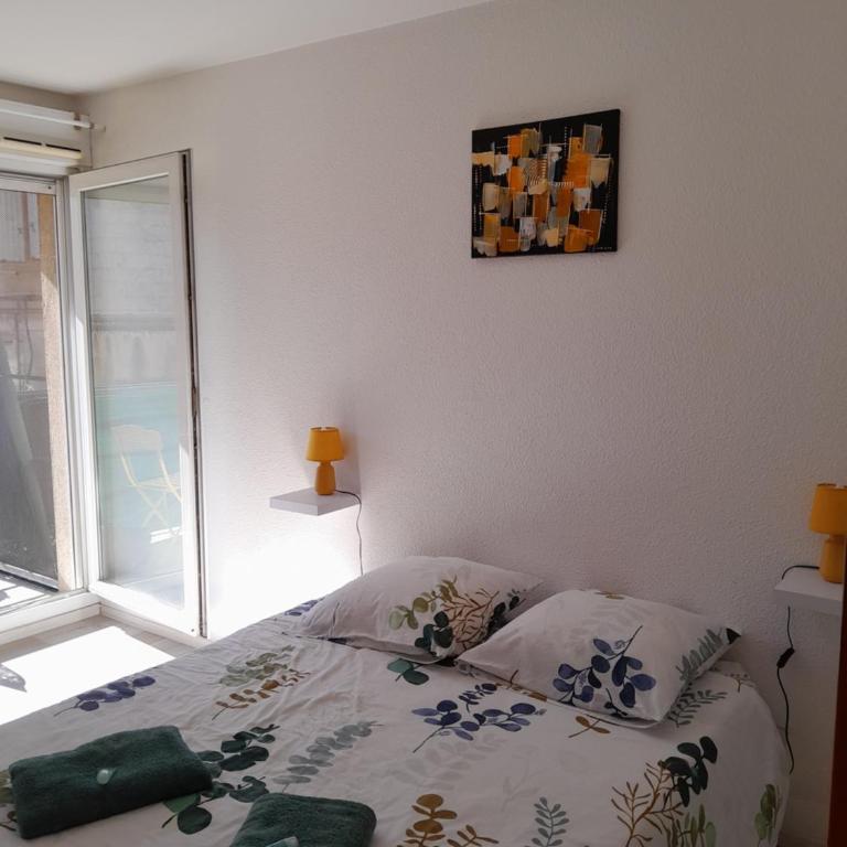 Charmant studio balcon idéalement placé - One-Bedroom Apartment - 4