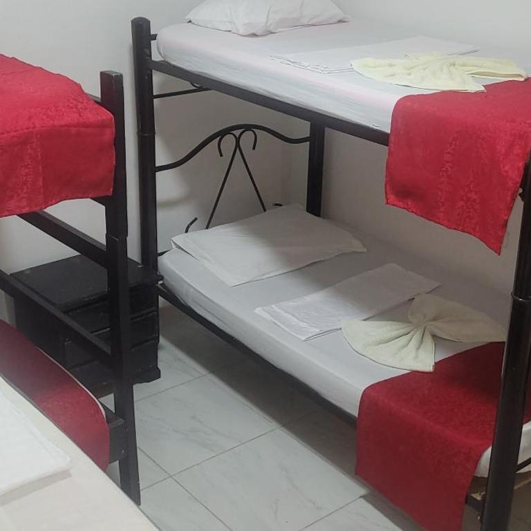 Hostal Villa del Río Las Brisas - Habitación Compartida Mixta de 6 camas - 6