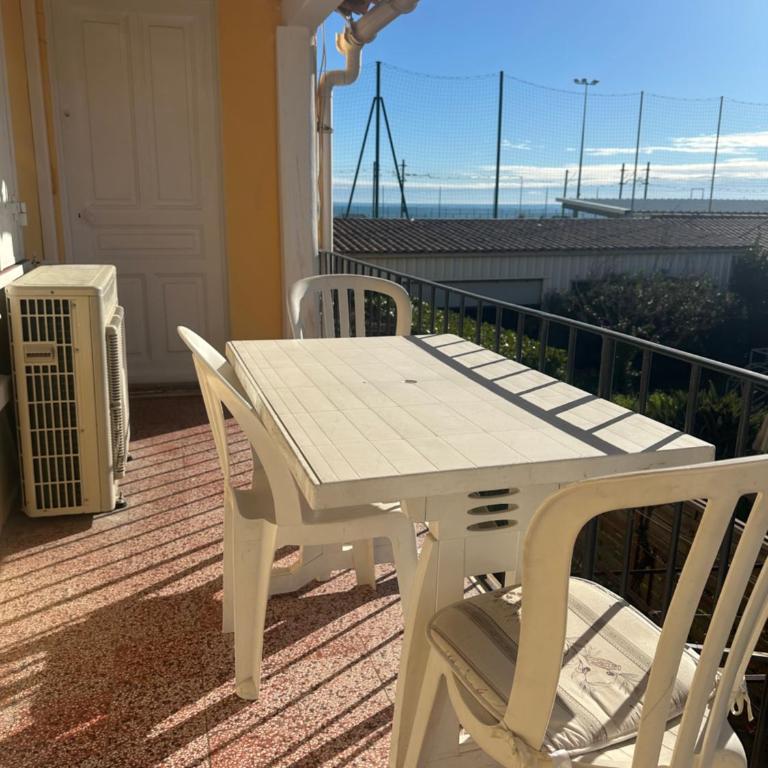 Lumineux 2 pièces haut de villa - Apartment mit 1 Schlafzimmer - 3