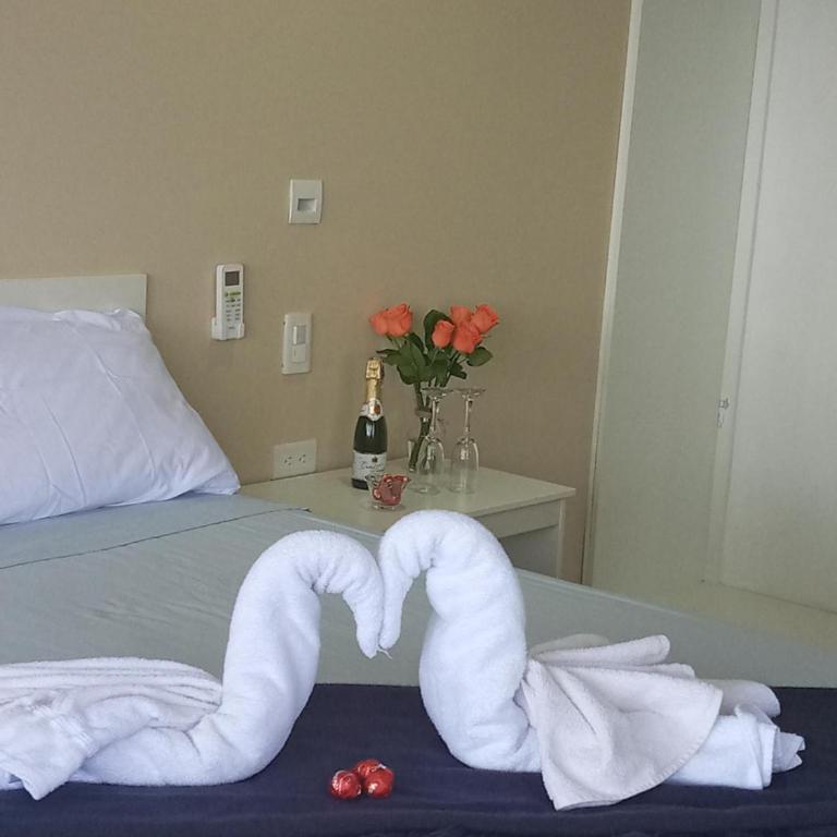 The Lookout Beach Hotel - Large Twin Room - 4