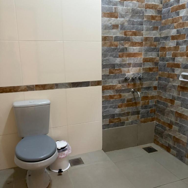 Casa en el centro de Encarnacion con tres habitaciones - Casa con 1 dormitorio - 15