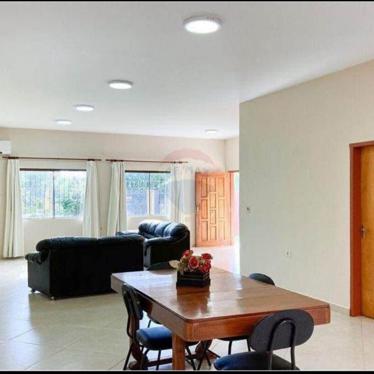 Casa en el centro de Encarnacion con tres habitaciones - Casa con 1 dormitorio - 3