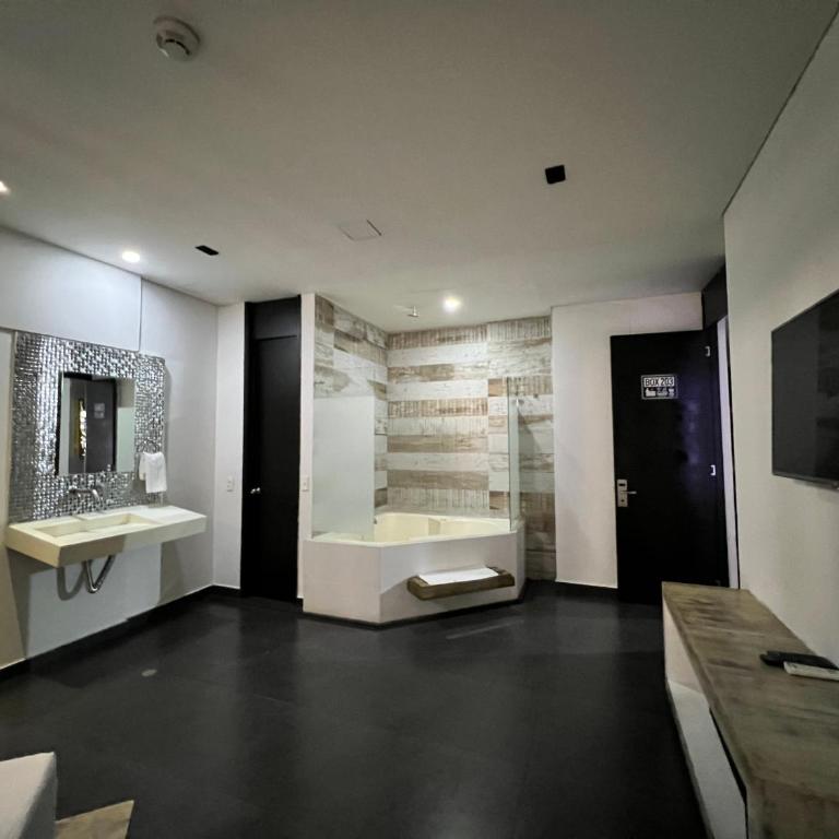 Graffity Hotel Med - Habitación Doble con bañera de hidromasaje - 5