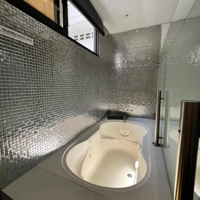 Graffity Hotel Med - Habitación Doble con bañera de hidromasaje - 16