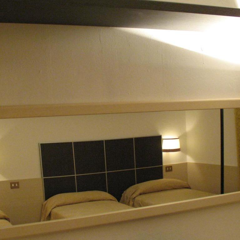 Hotel Sant'Ilario - Standard Triple Room - 4