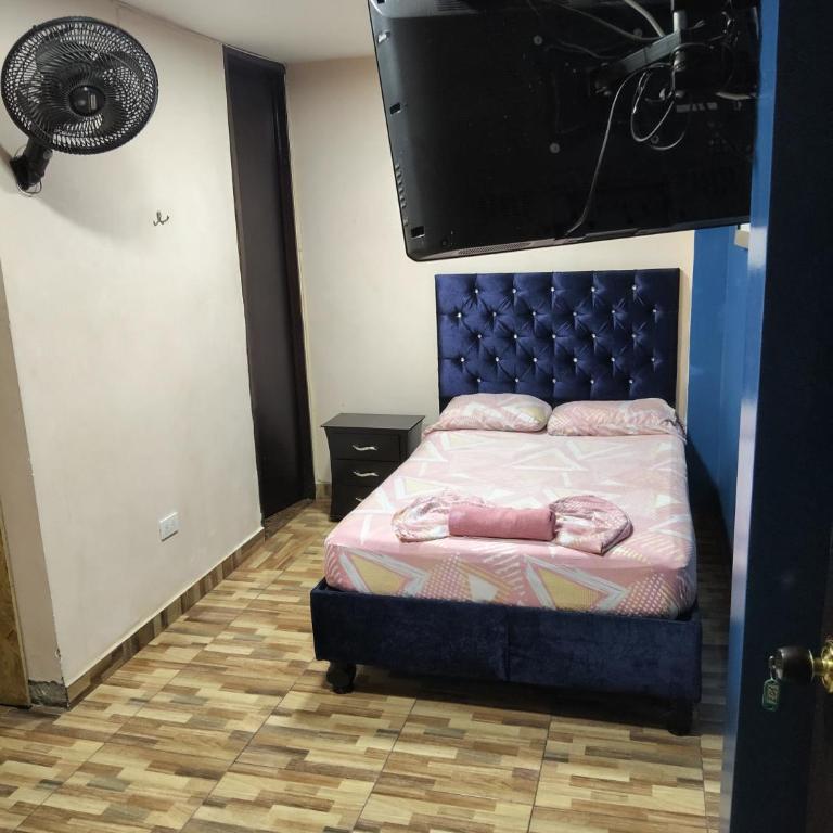 Hostal Avanza - Habitación Doble Económica - 5