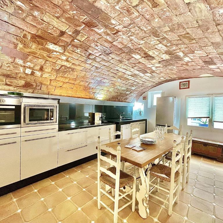 Townhouse in Rosas near Platja de Roses - Three-Bedroom Apartment - 3