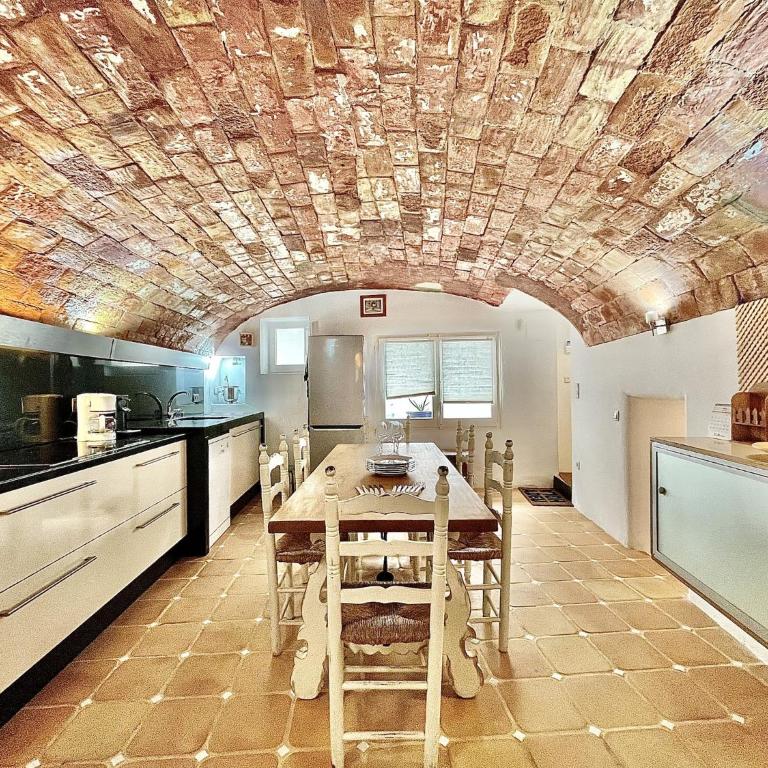 Townhouse in Rosas near Platja de Roses - Three-Bedroom Apartment - 13