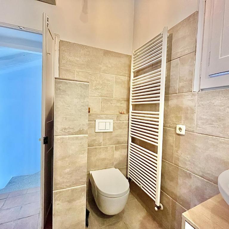 Townhouse in Rosas near Platja de Roses - Three-Bedroom Apartment - 28
