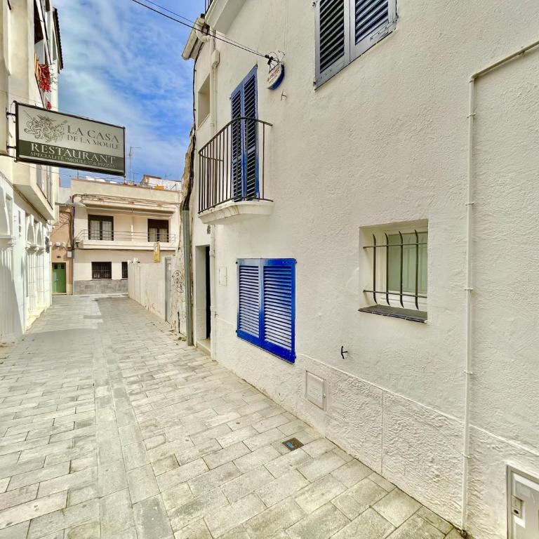 Townhouse in Rosas near Platja de Roses - Three-Bedroom Apartment - 36