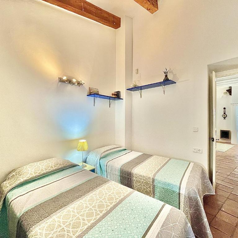 Townhouse in Rosas near Platja de Roses - Three-Bedroom Apartment - 19