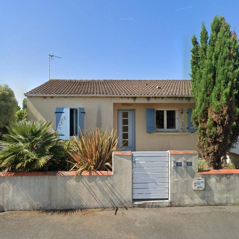 AGREABLE MAISON 2 CHAMBRES AVEC PISICINE ET STATIONNEMENT DANS UN QUARTIER CALME - FR-1-92-947 - Maison de Vacances - 2