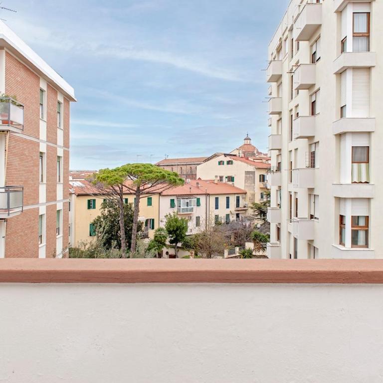 Free Parking - Quiet and Bright City Center Apartment - One-Bedroom Apartment - 16