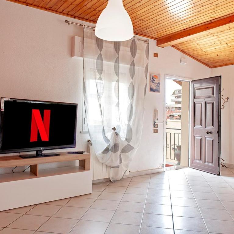 Free Parking - Quiet and Bright City Center Apartment - One-Bedroom Apartment - 17