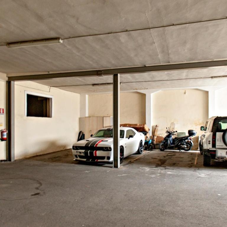 Free Parking - Quiet and Bright City Center Apartment - One-Bedroom Apartment - 19