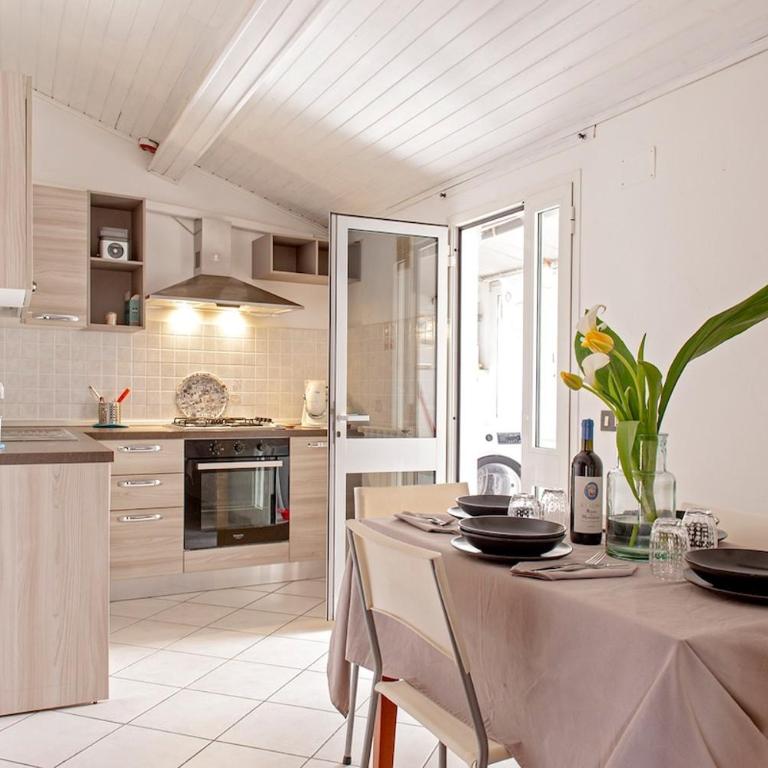 Free Parking - Quiet and Bright City Center Apartment - One-Bedroom Apartment - 21