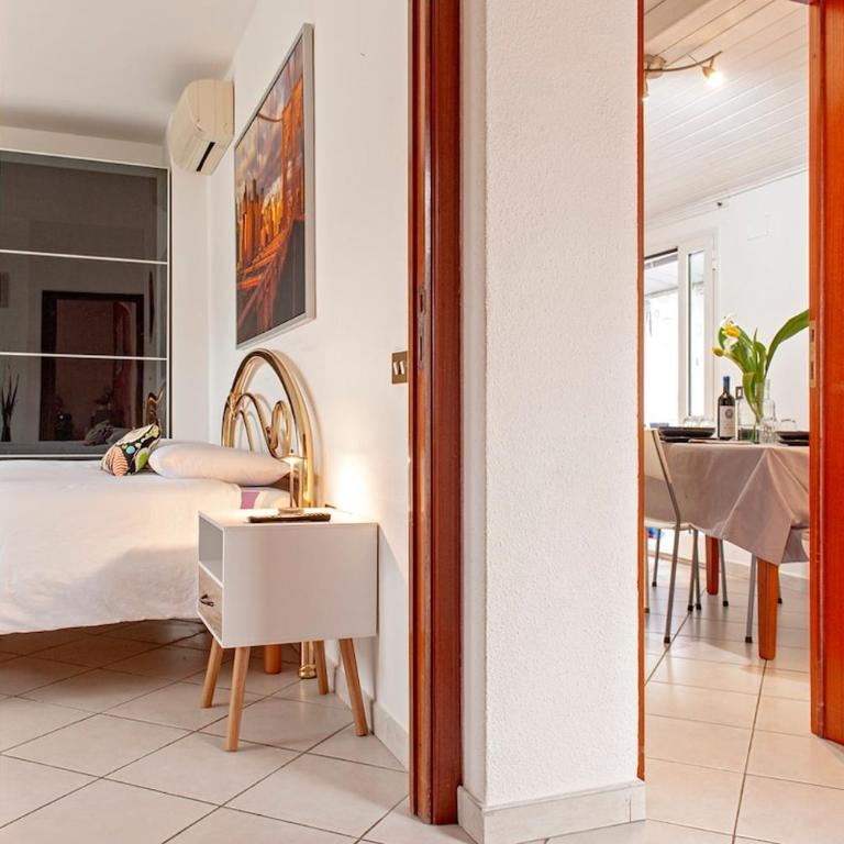 Free Parking - Quiet and Bright City Center Apartment - One-Bedroom Apartment - 22