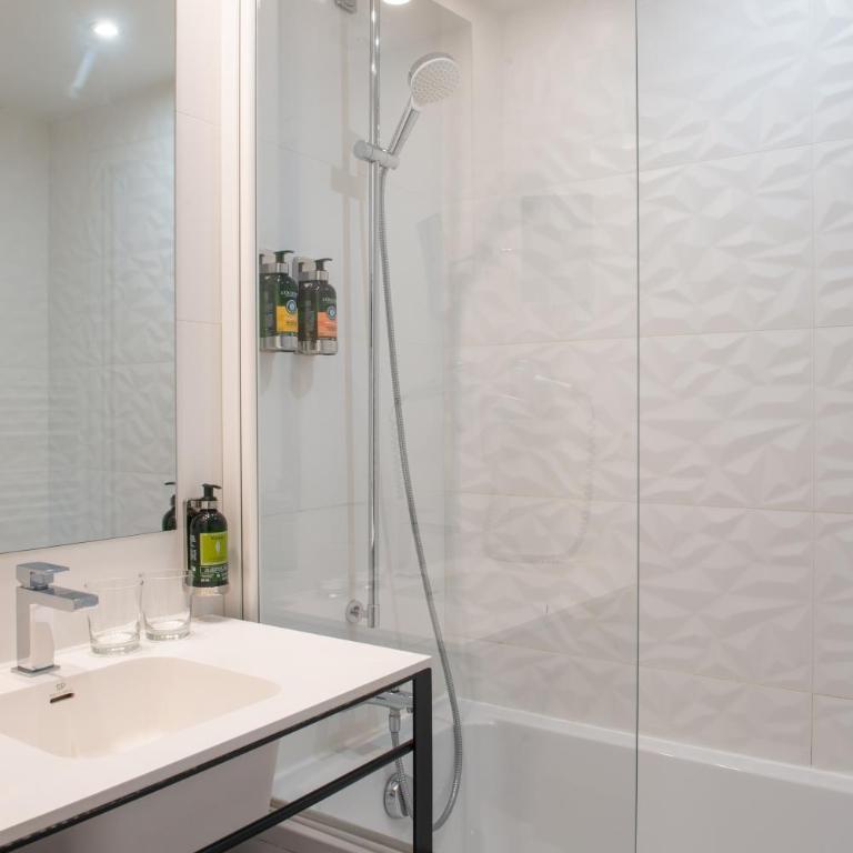Arc De Triomphe - Suite Familiale - 2 Chambres Doubles Adjacentes - 4