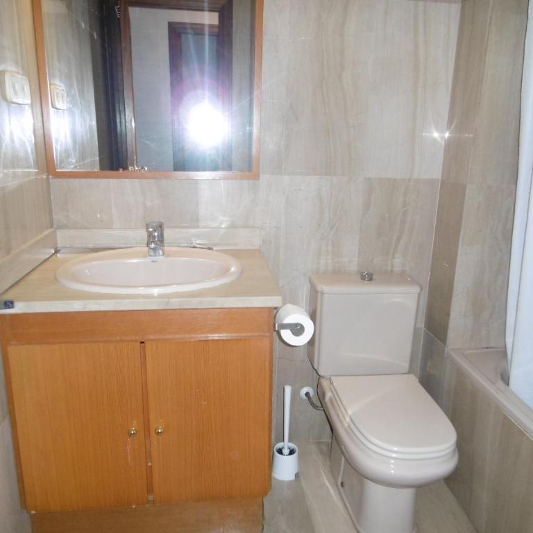 APARTAMENTO CERCA DE LA PLAYA CON PISCINA y PARKING - Apartamento de 2 dormitorios - 13