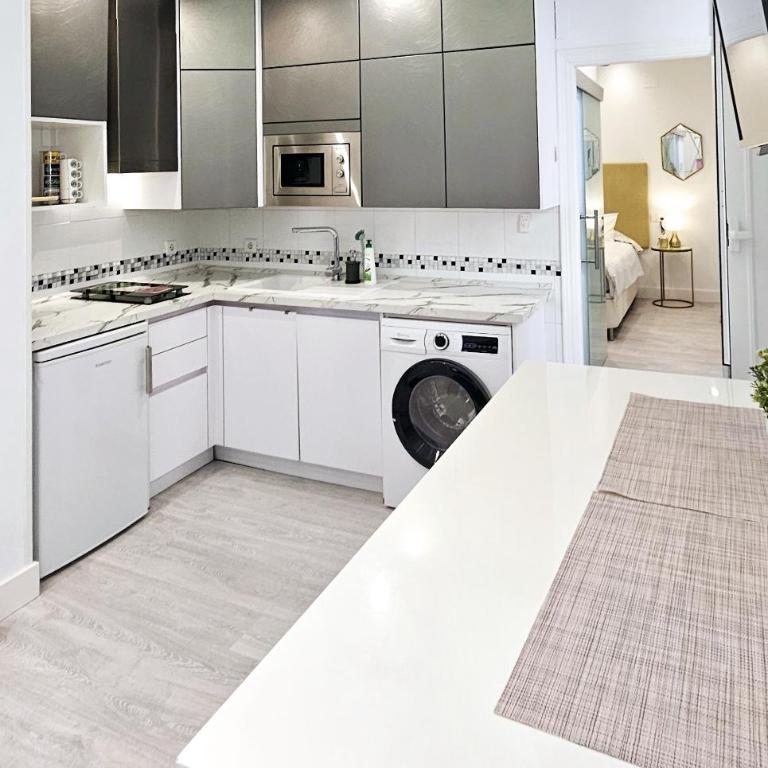 Stay Home & Away in the Heart of Historic Town of Malaga - Apartamento de 1 dormitorio - 7