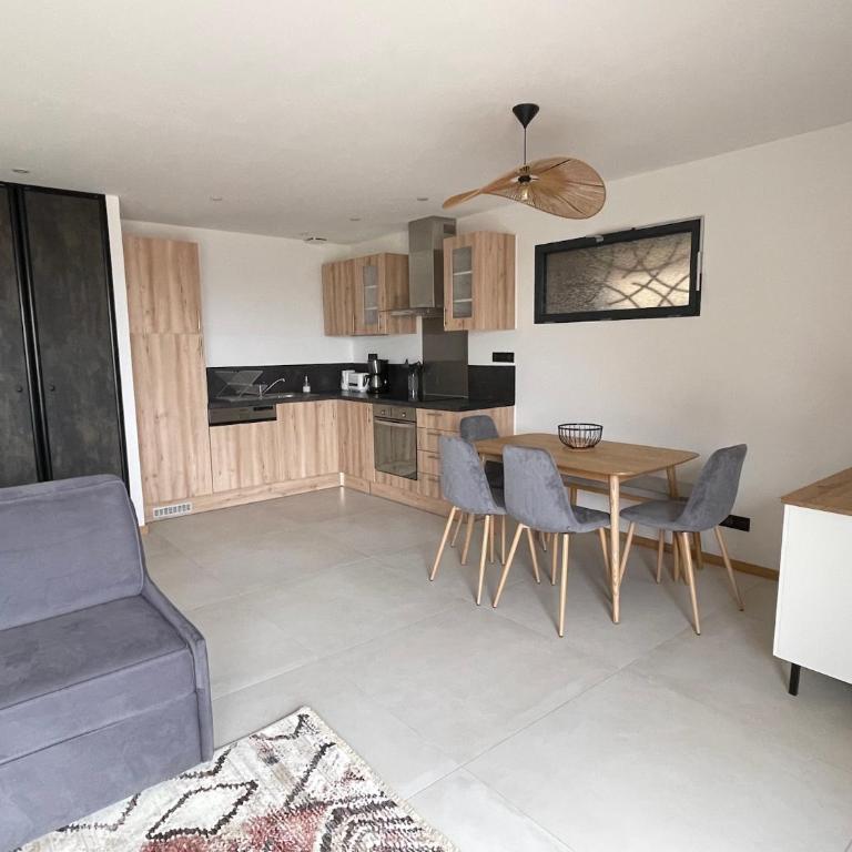 L'Esquirol Appart - Location T3 avec vue imprenable - Les Angles - Two-Bedroom Apartment with Lake View - 4