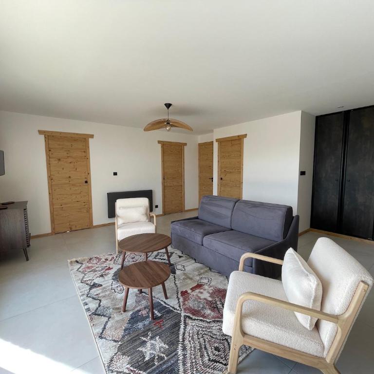 L'Esquirol Appart - Location T3 avec vue imprenable - Les Angles - Two-Bedroom Apartment with Lake View - 3