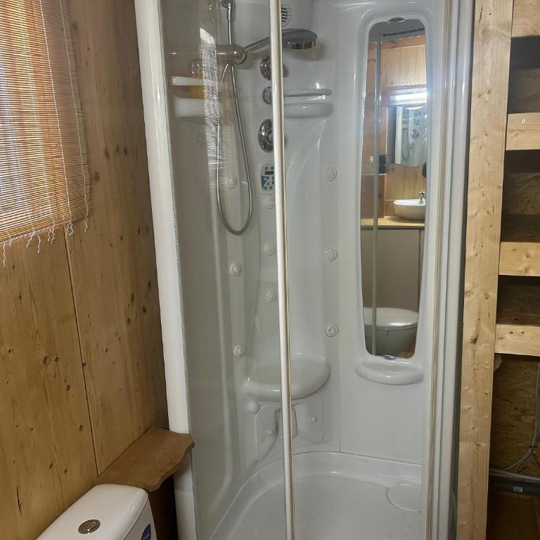 Inn-side ADVENTURE CABINS - Chalet mit 2 Schlafzimmern - 5