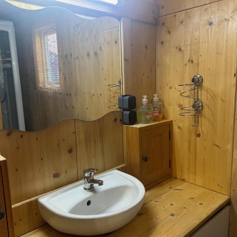Inn-side ADVENTURE CABINS - Chalet mit 2 Schlafzimmern - 3