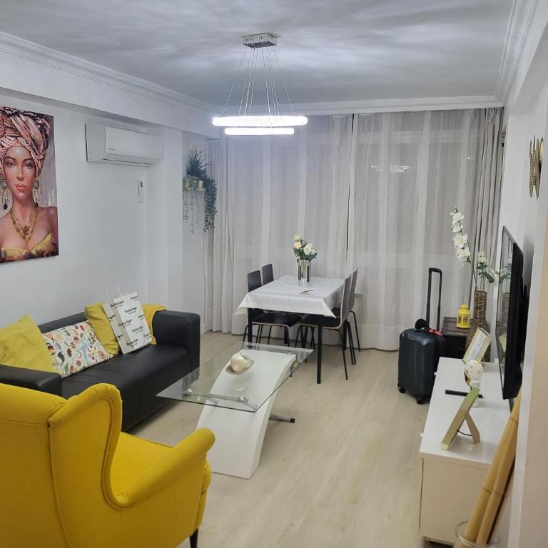 3BR Top Floor Apartment Vialia La Unión Metro - Apartment - 2