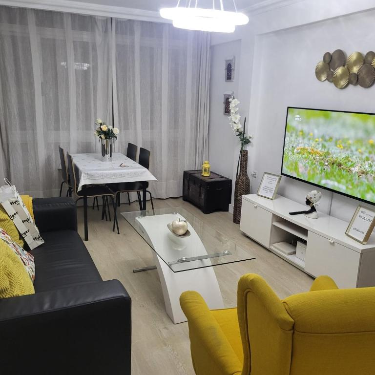 3BR Top Floor Apartment Vialia La Unión Metro - Apartment - 20