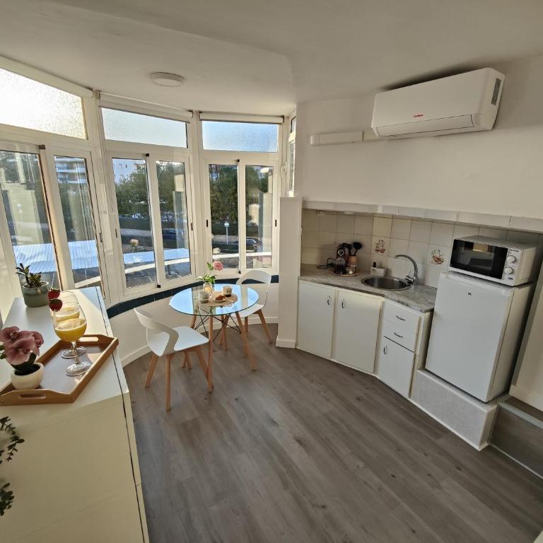 Apartamento Sunset La Pineda - One-Bedroom Apartment - 11