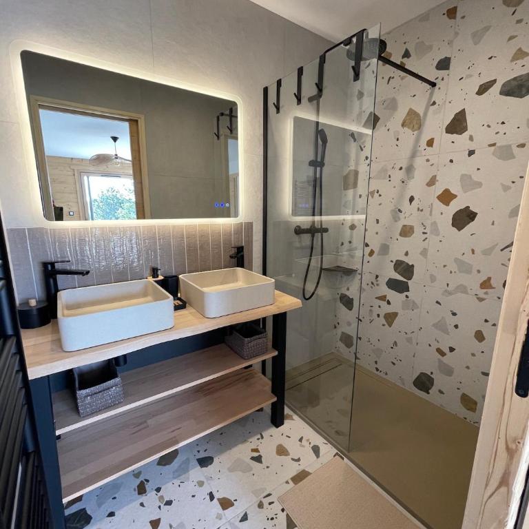 L'Esquirol Appart - Location T3 avec vue imprenable - Les Angles - Two-Bedroom Apartment with Lake View - 10