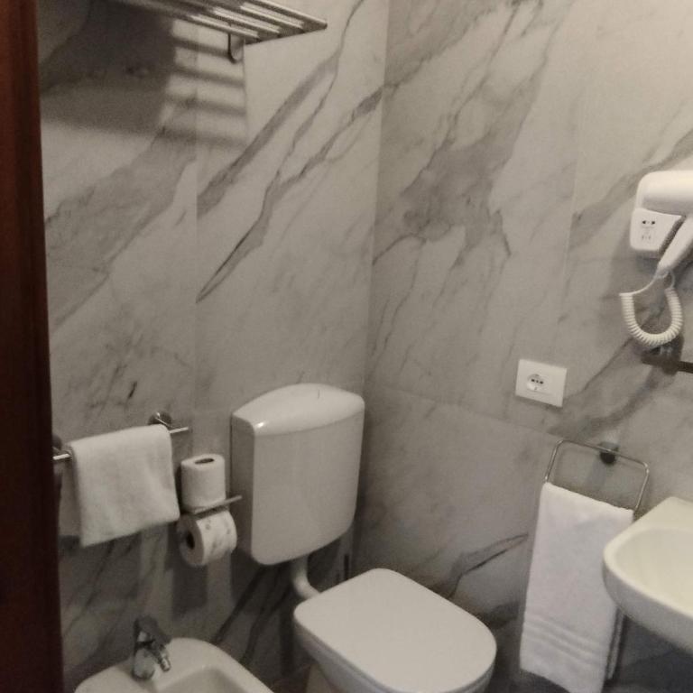 Alloggi SS Giovanni e Paolo - Camera Matrimoniale con Bagno Privato - 7