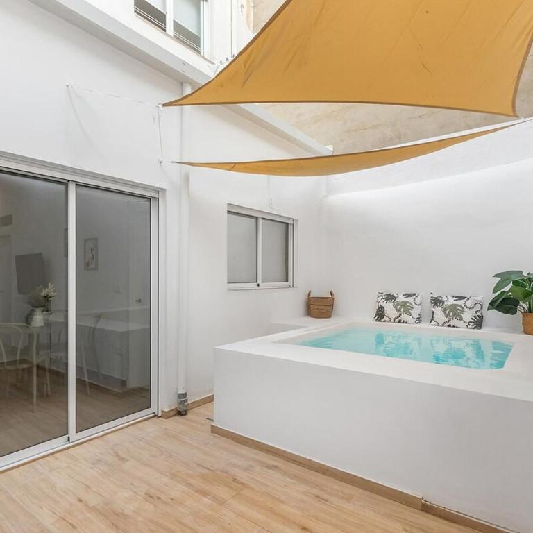 Urban Chic Oasis with AC, Private Pool and Wifi - Two-Bedroom Apartment - 3