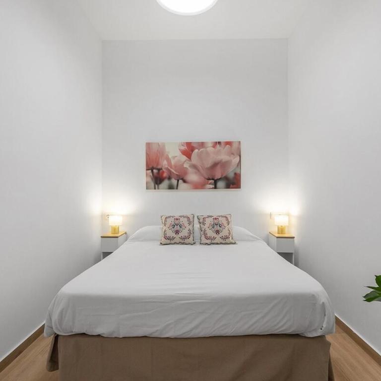 Urban Chic Oasis with AC, Private Pool and Wifi - Two-Bedroom Apartment - 11