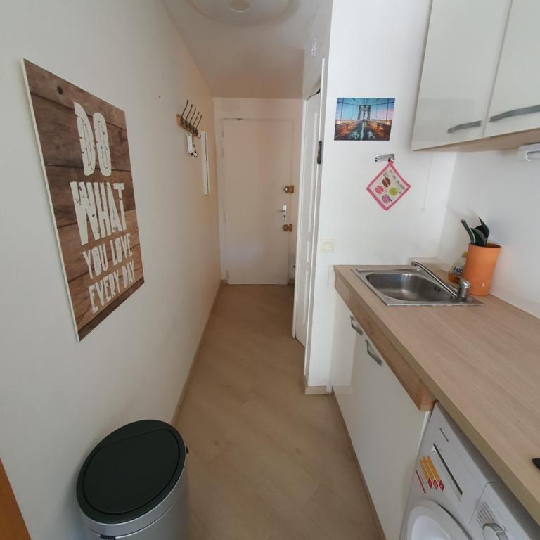 Grand studio de vacances avec terrasses, jardin, 2 piscines, place de parking, à 200m des plages - Appartement Supérieur - 8