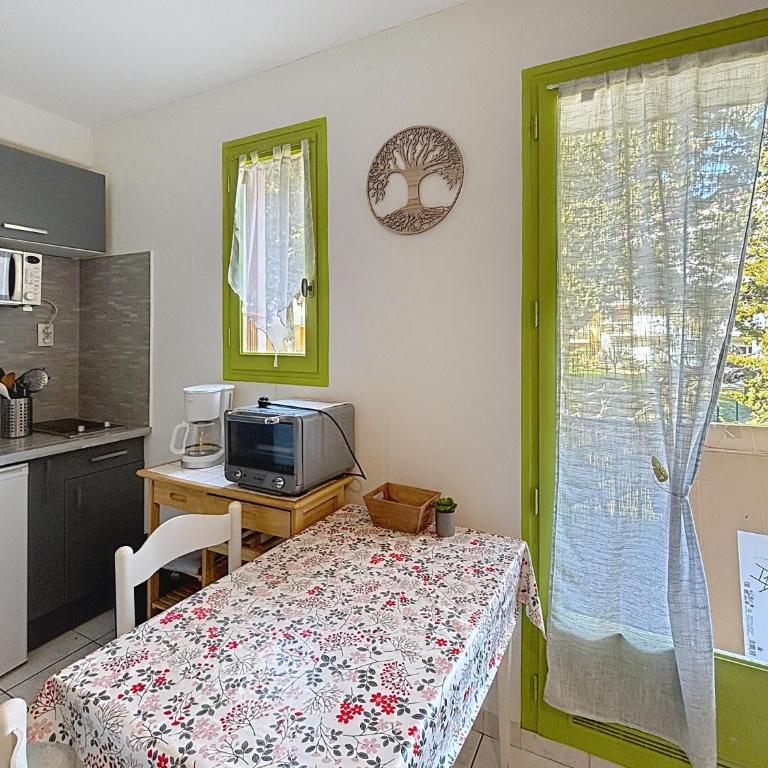 Dans une station thermale, Studio dans résidence avec ascenseur - Appartement 1 Chambre - 3
