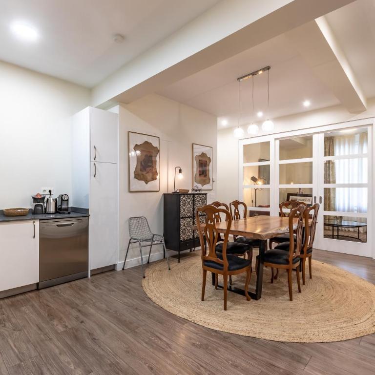 Prime Location Bilbao | 4BR, 2BA & Parking - Apartment - 1