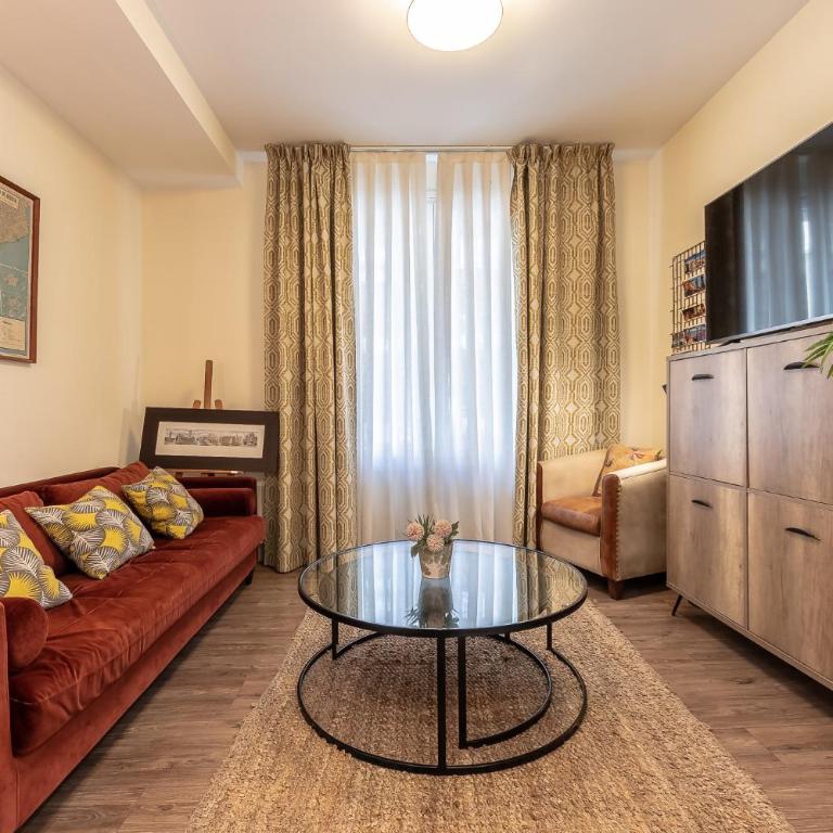 Prime Location Bilbao | 4BR, 2BA & Parking - Apartment - 2