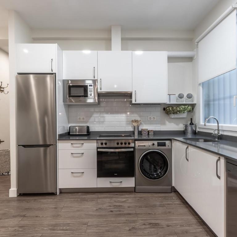 Prime Location Bilbao | 4BR, 2BA & Parking - Apartment - 5