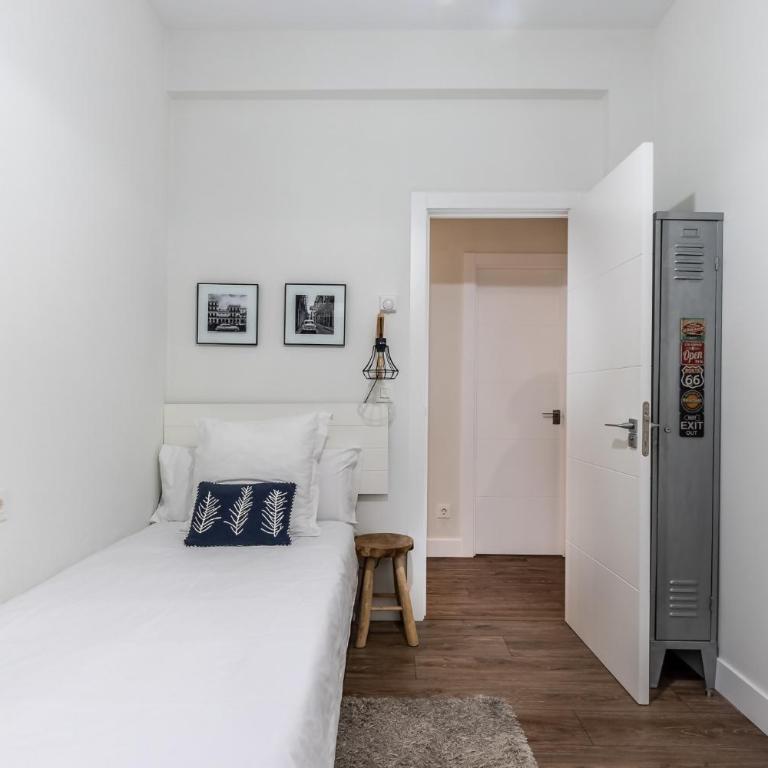 Prime Location Bilbao | 4BR, 2BA & Parking - Apartment - 18