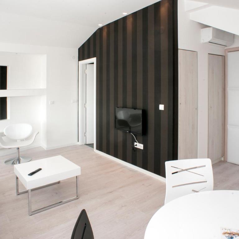 Apartments Villa Savamala - Apartman sa Jednom Spavaćom Sobom i Balkonom (4 Odrasle Osobe) - 10