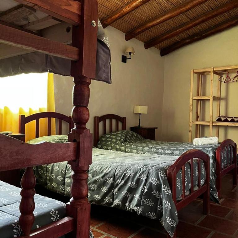 Hotel La Herencia - Quadruple Room with Private Bathroom - 4