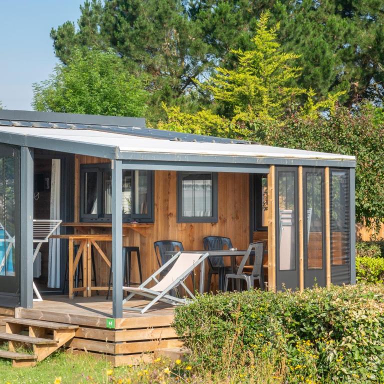 Camping le Dolmen, Carnac, Morbihan - Chalet Supérieur - 1