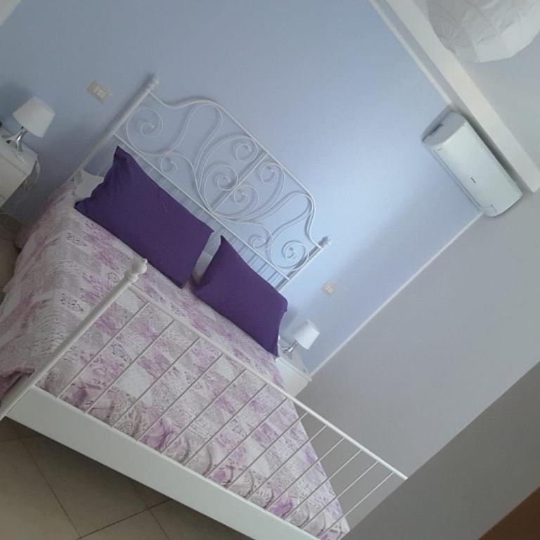 Iriss - Double Room with Private Bathroom - 2